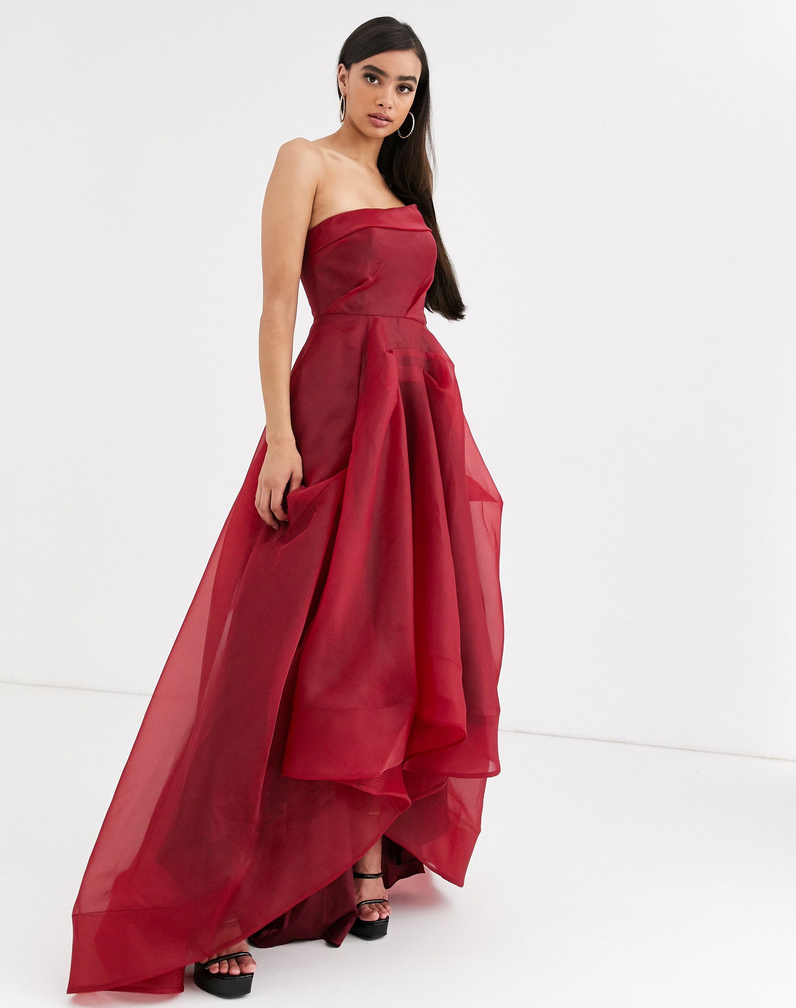 В чем встречать Новый год образ Дженнифер Лопес в красном платье