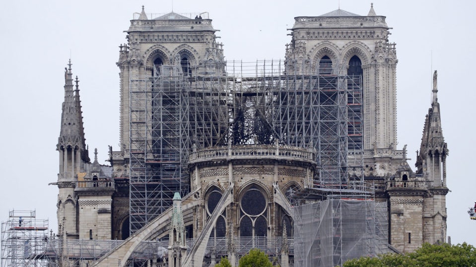 Часовой завод «Ракета» поможет восстановить сгоревшие часы собора НотрДамдеПари