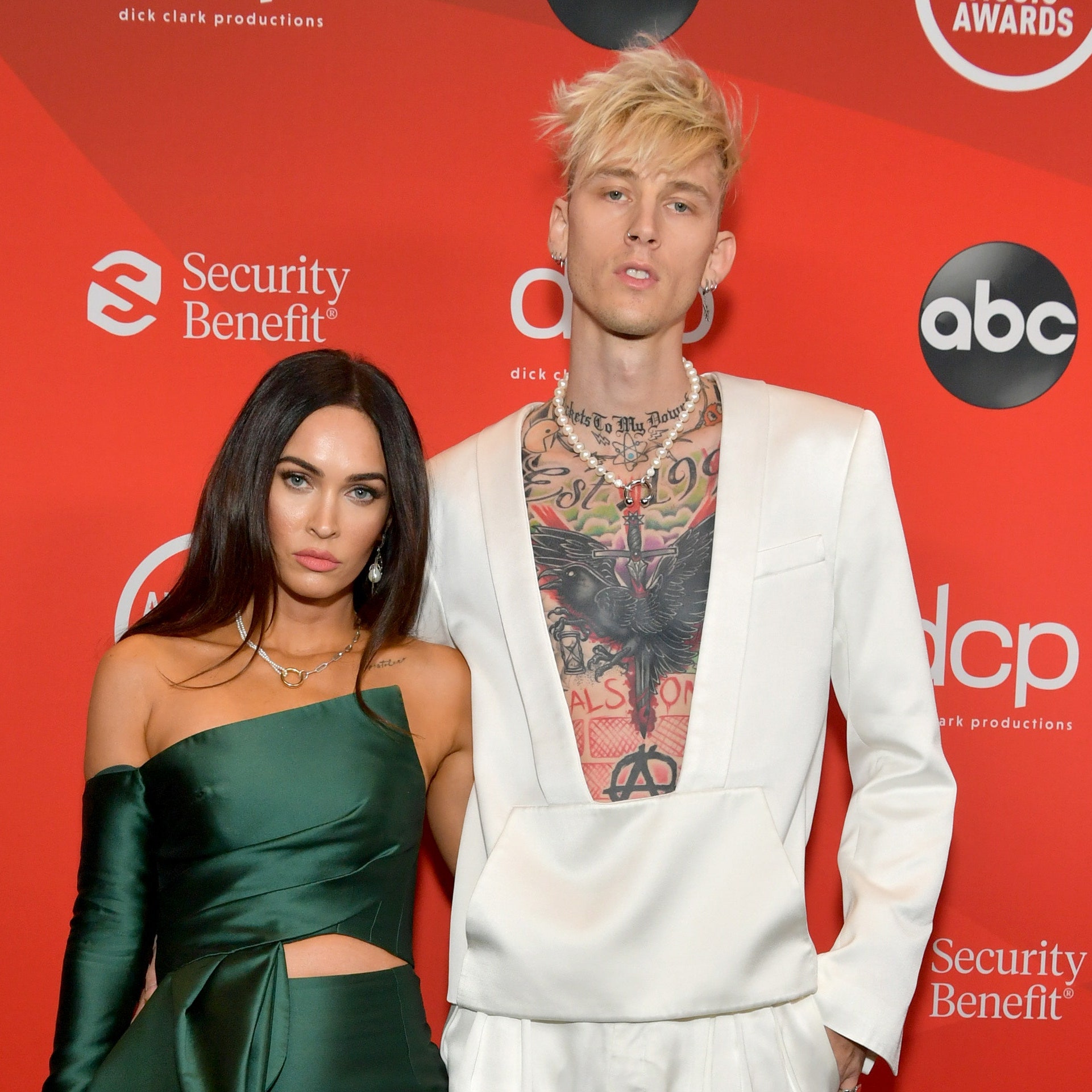 Machine Gun Kelly рассказал, как Меган Фокс помогает ему справиться с  наркотической зависимостью | Glamour