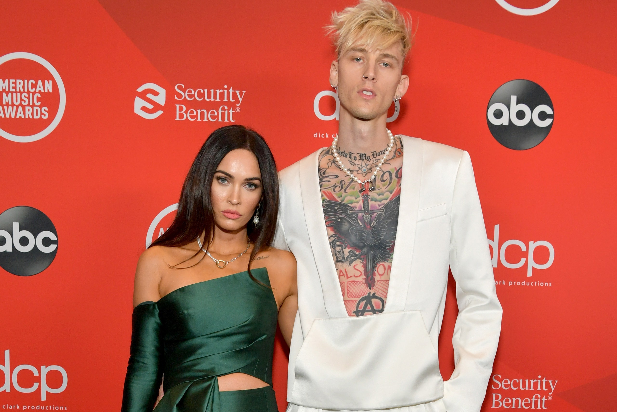 Machine Gun Kelly рассказал, как Меган Фокс помогает ему справиться с  наркотической зависимостью | Glamour