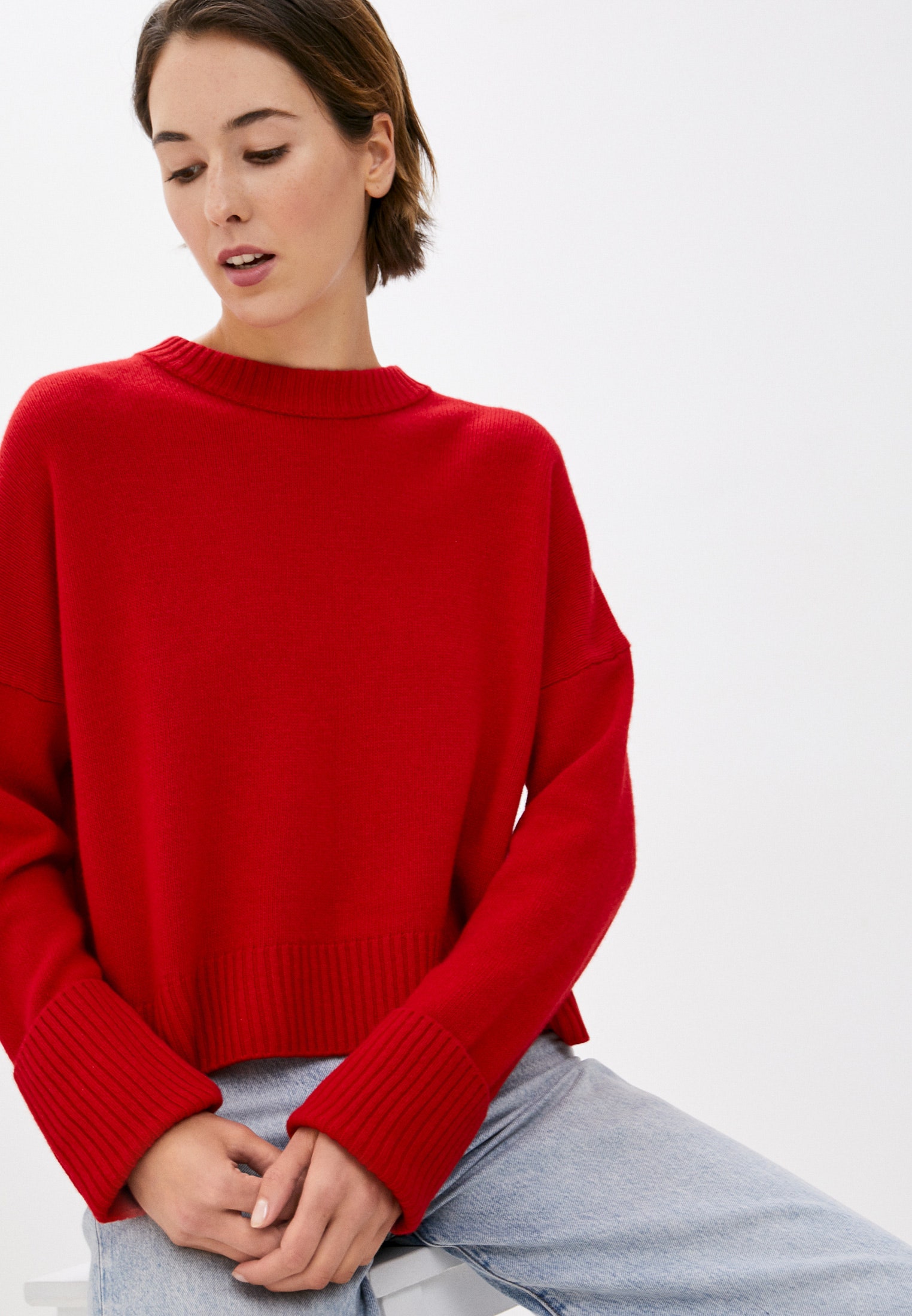 10 красных вязаных свитеров для встречи Нового года и повседневных образов