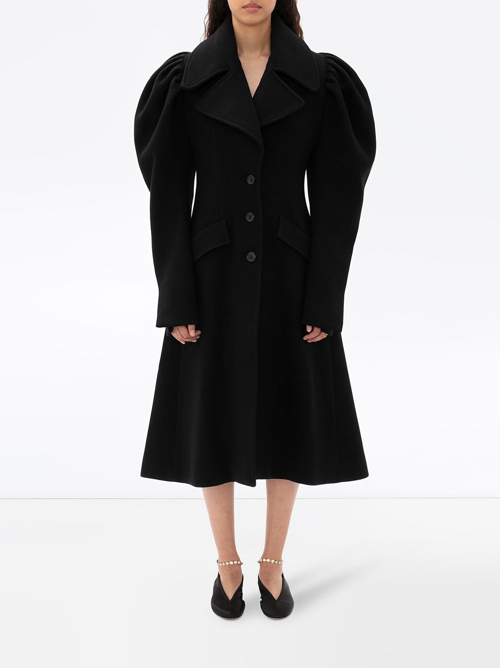 Блузы платья и пальто с объемными рукавами  главный тренд осени 2020