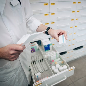 Почему в аптеках возник дефицит лекарств и при чем тут маркировка? Отвечают юристы