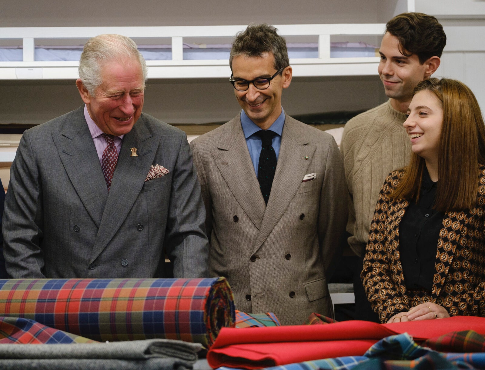 Принц Чарльз представил капсульную коллекцию одежды созданную вручную из лучших английских и итальянских тканей