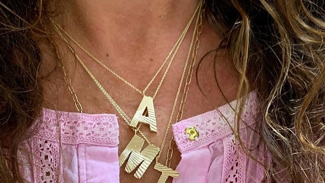 Вещи с инициалами от А до Я выбираем утонченные ожерелья