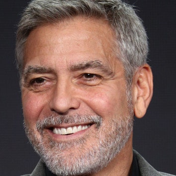 «Эта пандемия заражает всех нас, и за 400 лет мы еще не нашли вакцину»: Джордж Клуни написал эссе о расовой дискриминации
