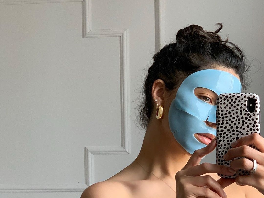 Тканевые маски для лица: советы по применению | Glamour