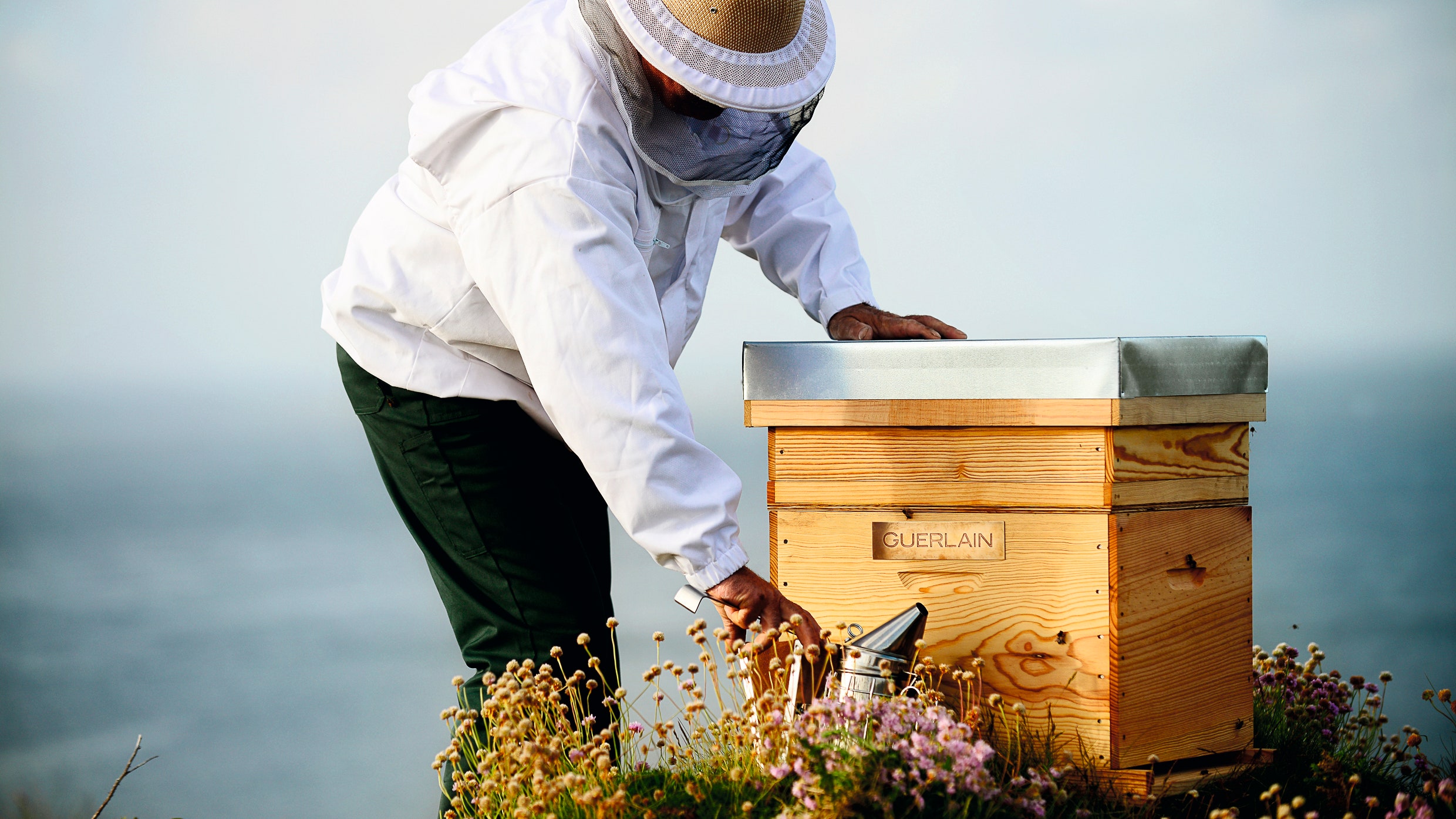 Празднуем День пчелы вместе с Guerlain