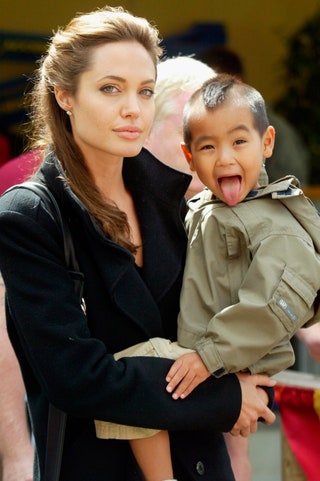 Анджелина Джоли с сыном Мэддоксом