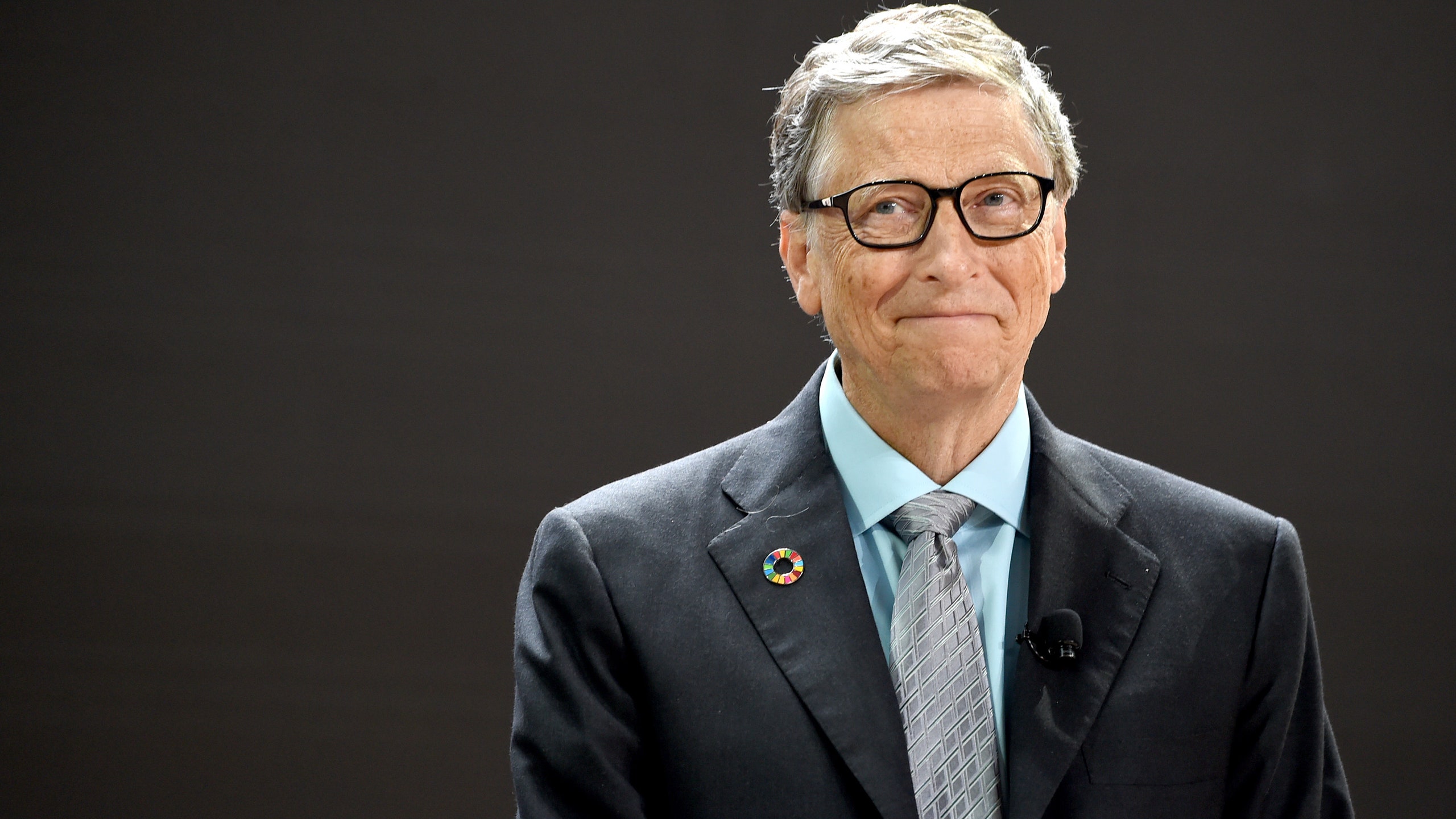 Билл Гейтс считает что мир вернется к нормальной жизни не раньше чем через год