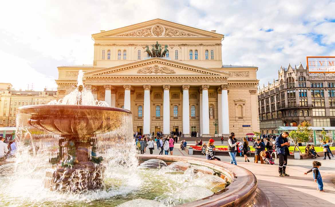 Стало известно когда возобновят работу музеи и театры в России