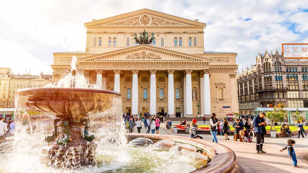 Стало известно когда возобновят работу музеи и театры в России