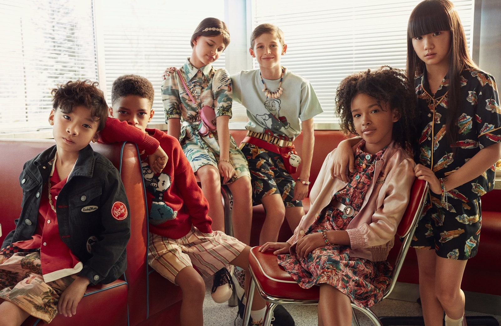 Zara представляет новую рекламную кампанию весеннелетней коллекции