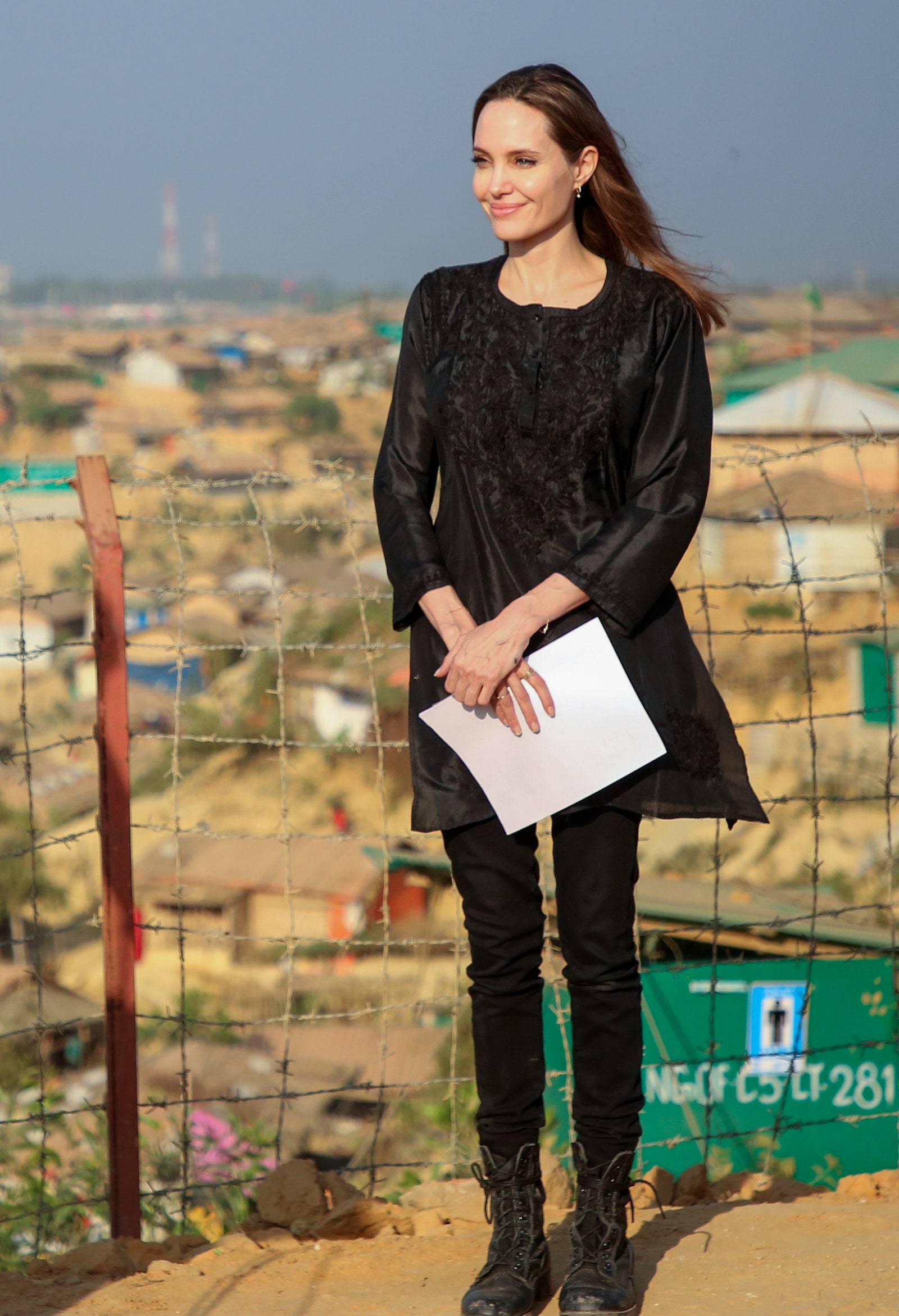Анджелина Джоли на прессконференции по делам беженцев в Бангладеш