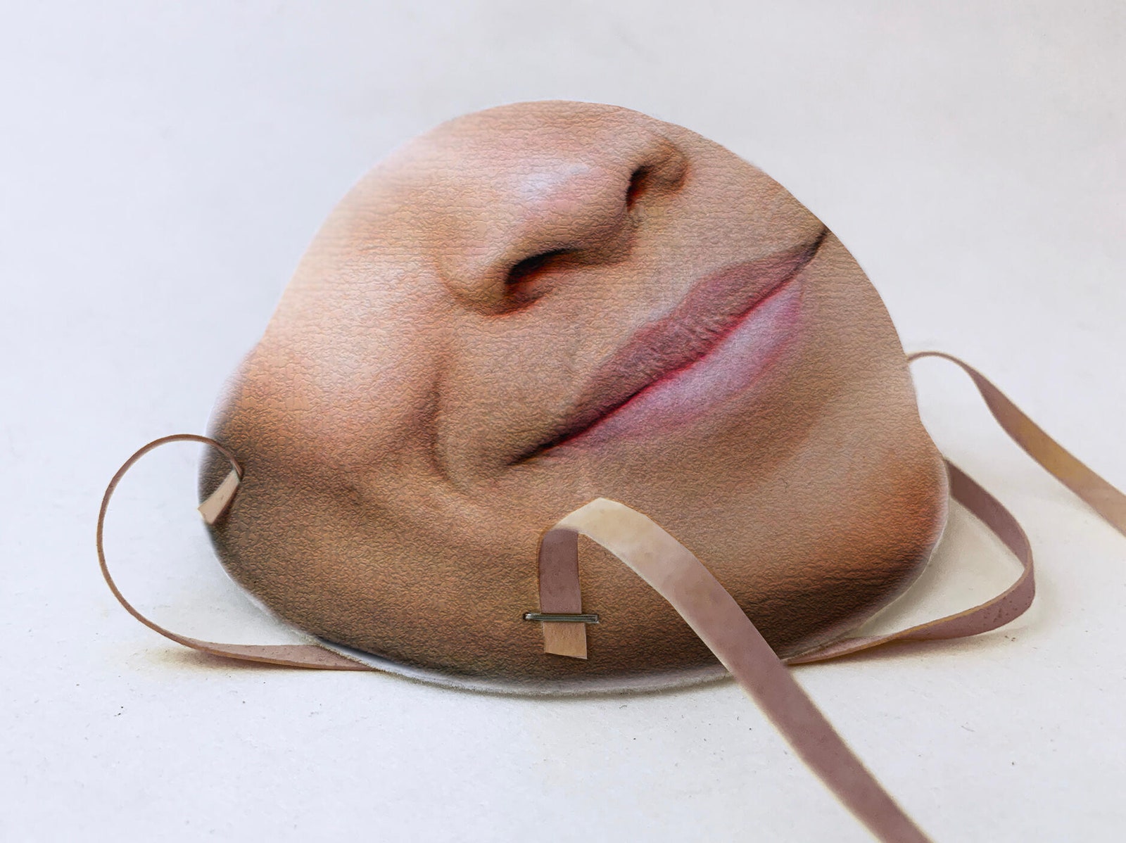 Создали защитную маску с принтом лица для разблокировки смартфона