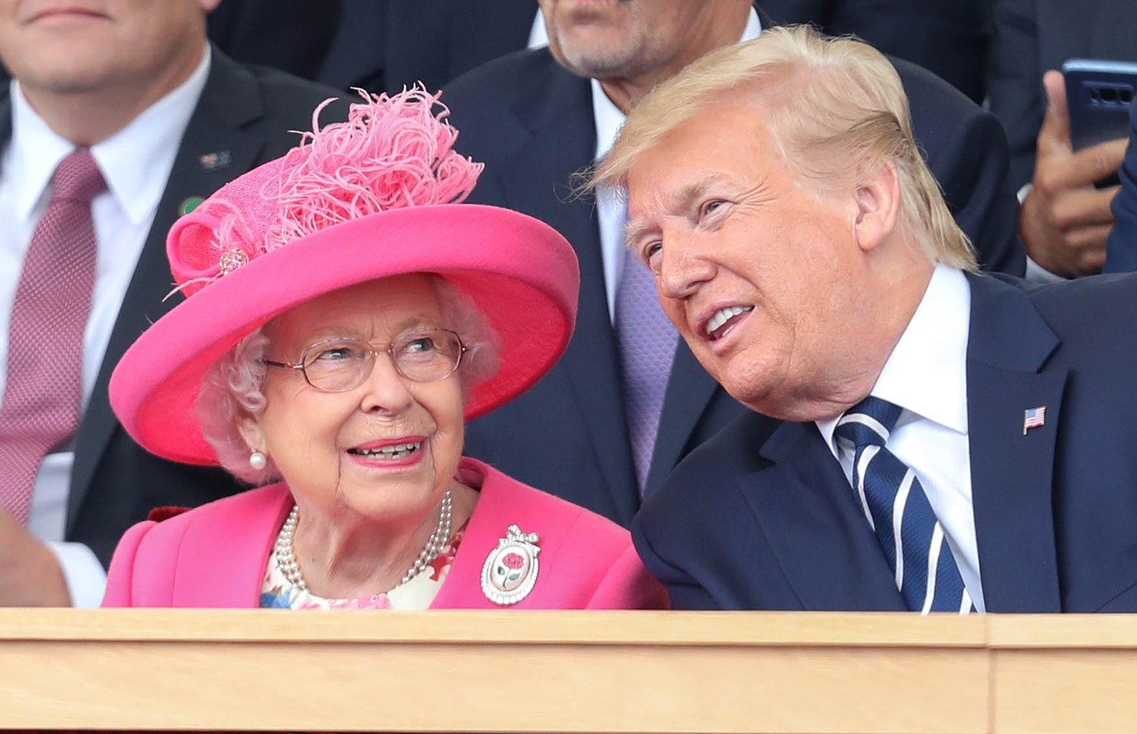 Королева Елизавета и Дональд Трамп