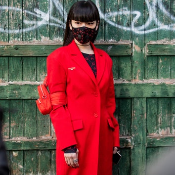 Как защитная маска от коронавируса стала трендом: 15 эффектных образов героев стритстайла