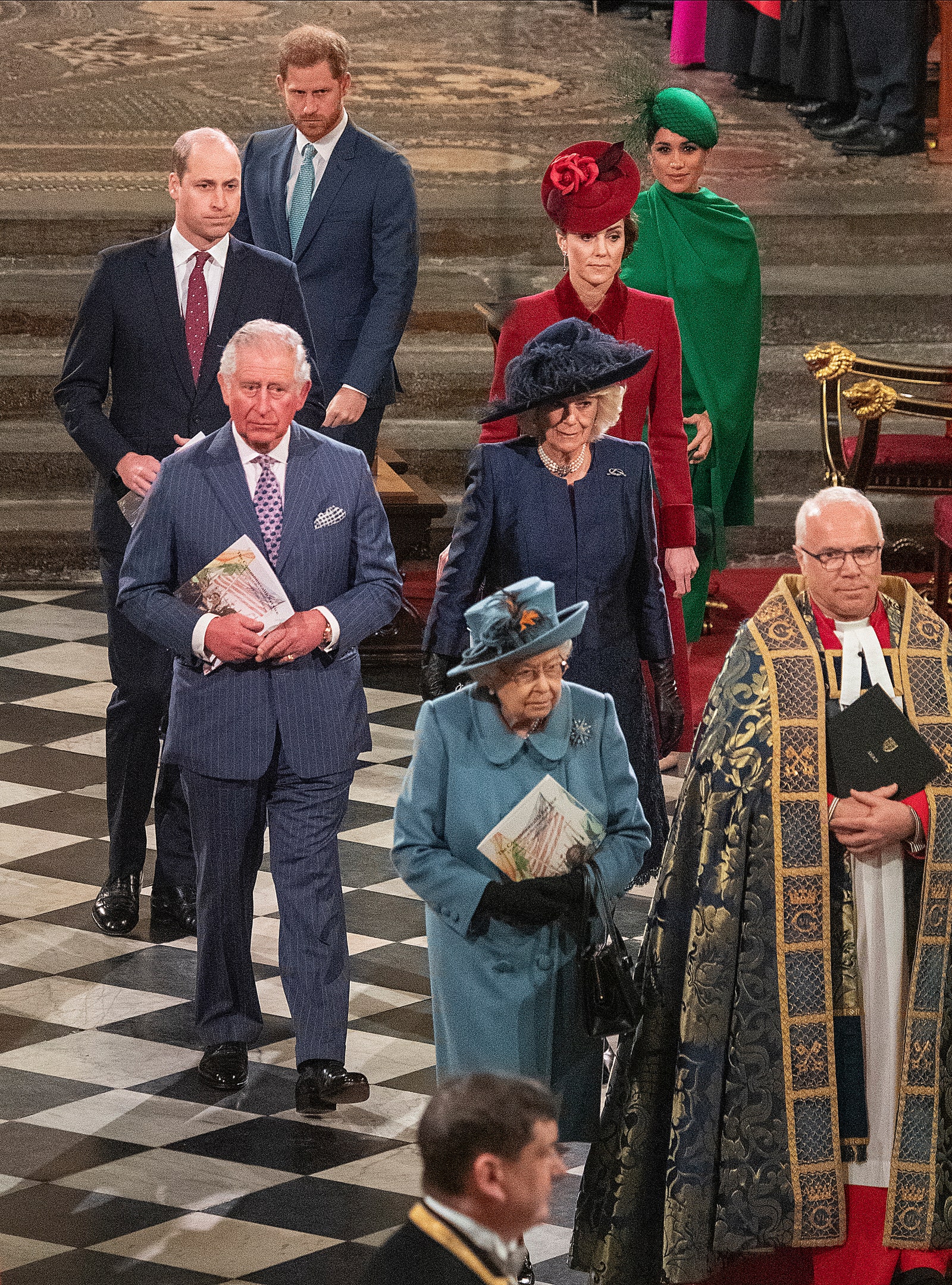 Королева Елизавета II принц Чарльз Камилла ПаркерБоулз принц Уильям Кейт Миддлтон принц Гарри и Меган Маркл