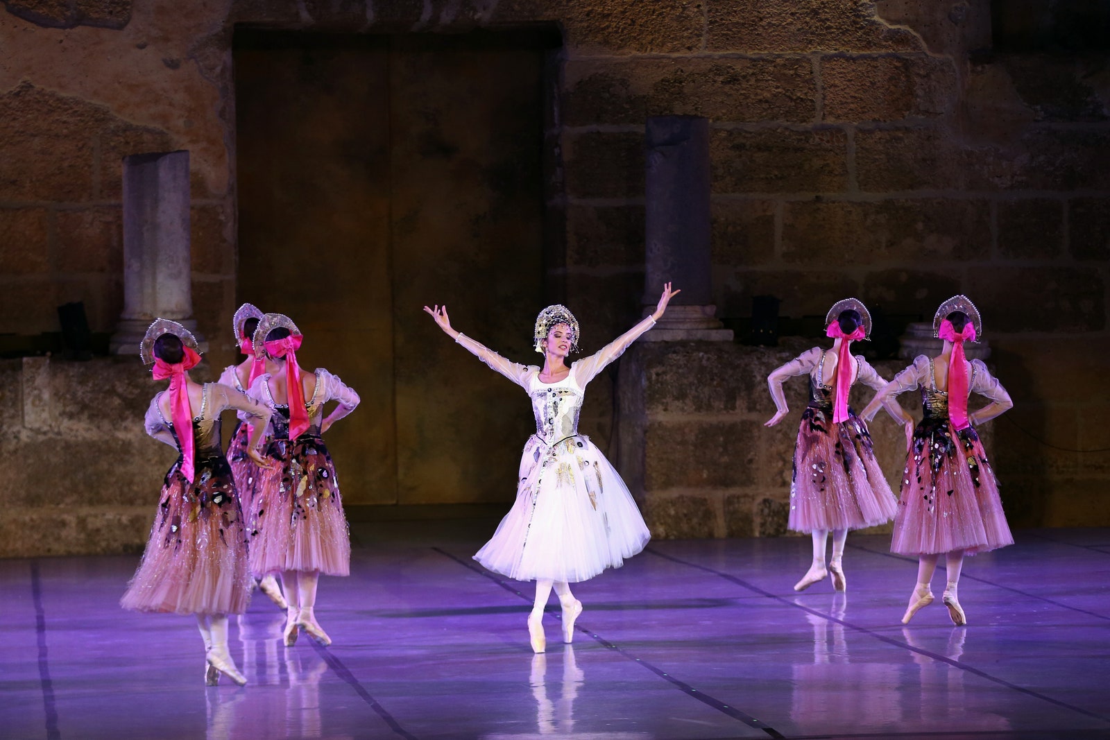 Большой театр впервые покажет оперы и балеты в режиме онлайн