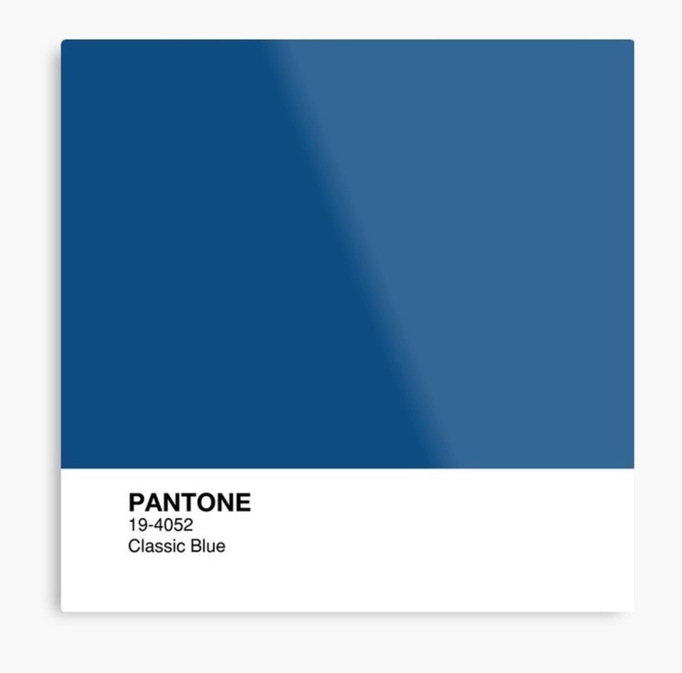 Классический синий — маникюр в главном цвете Pantone 2020 года