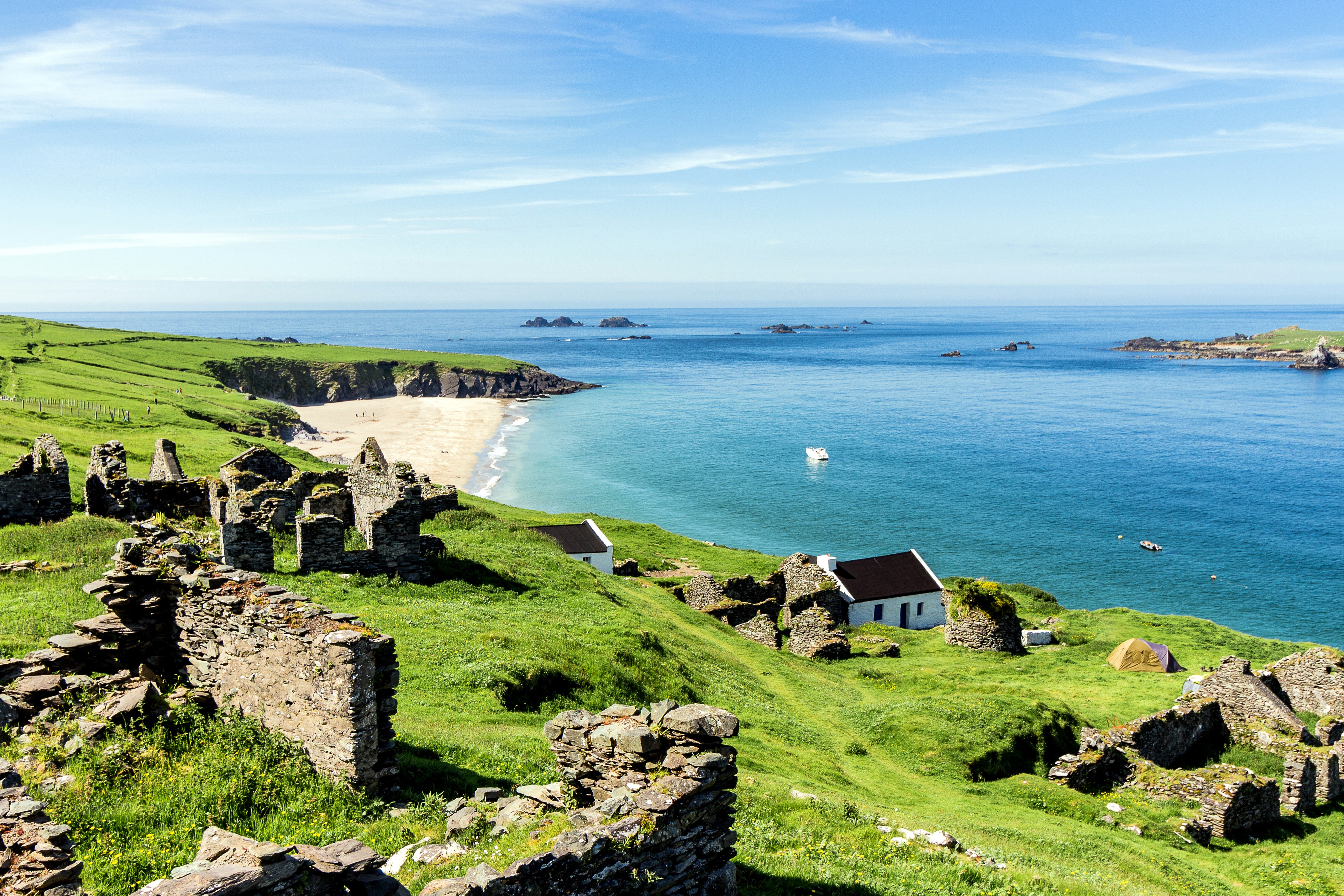 Ireland s. Остров иннисфана Ирландия. Графство Керри Ирландия. Остров бласкет Ирландия города. Кейрах Ирландия остров.