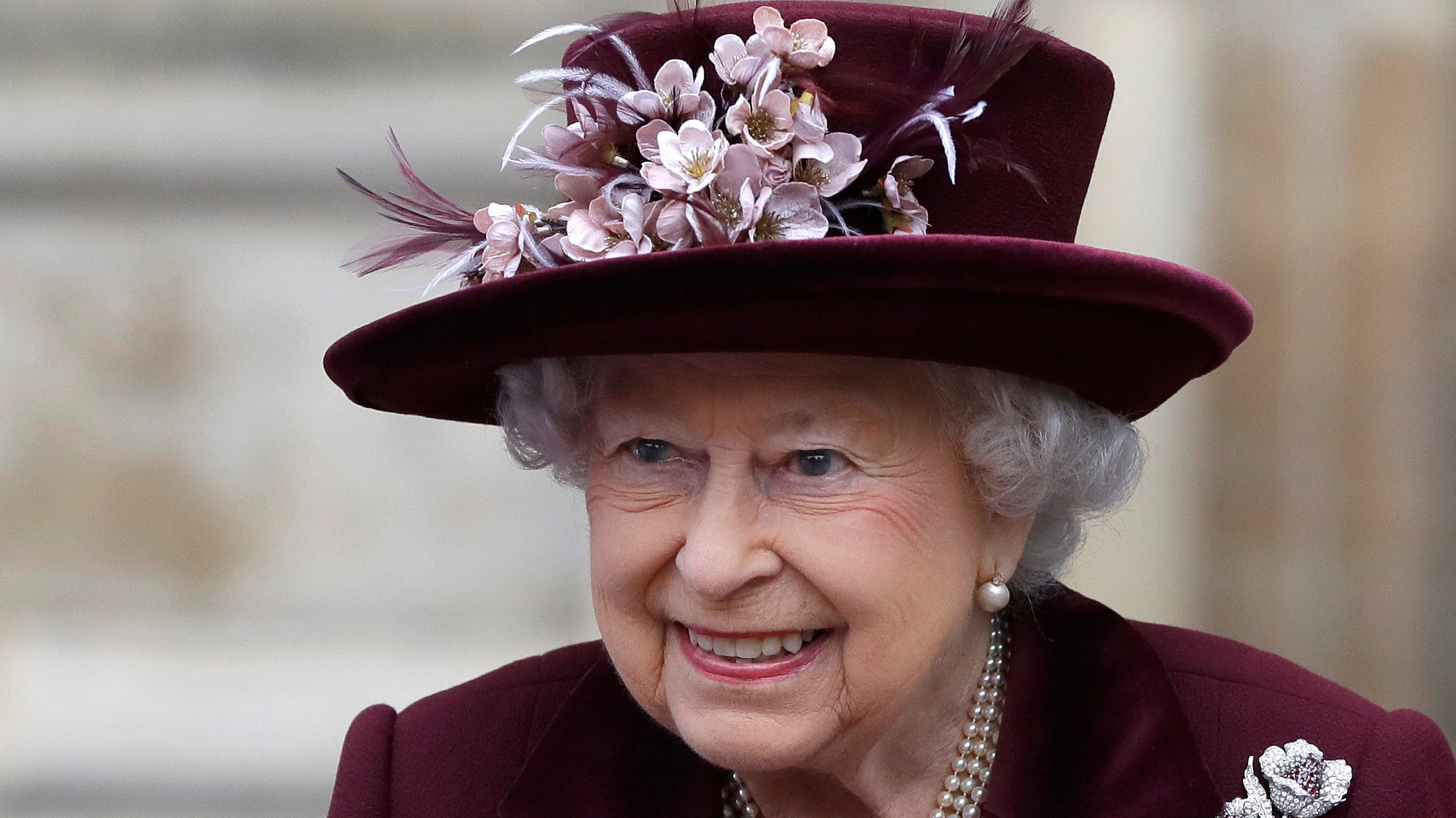 Вакансия в Букингемском дворце королева Елизавета II ищет директора SMMотдела
