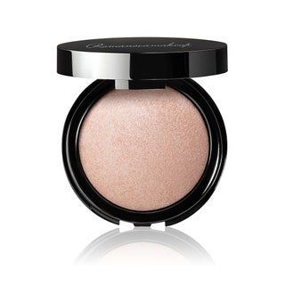 Romanovamkeup хайлайтер Sexy Power Highlighter. Дает деликатное при этом заметное свечение наносите на скулы галочку...