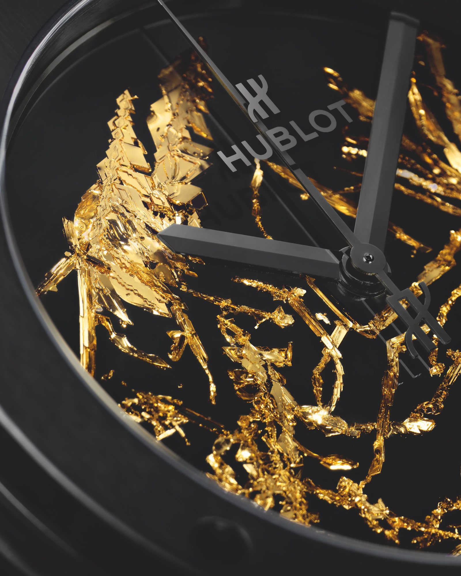 Бренд Hublot представил часы Classic Fusion Gold Crystal