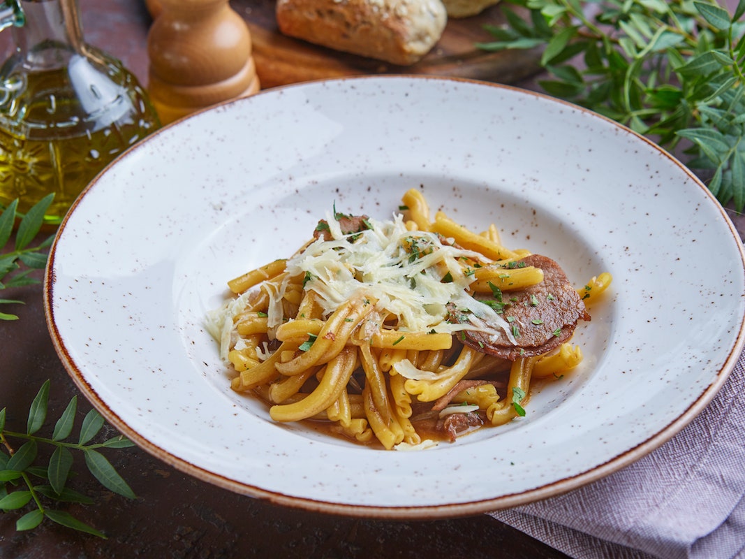 Казаречче с говядиной, гречневая лапша с овощами и куриная грудка с кускусом: 3 рецепта для гурманов