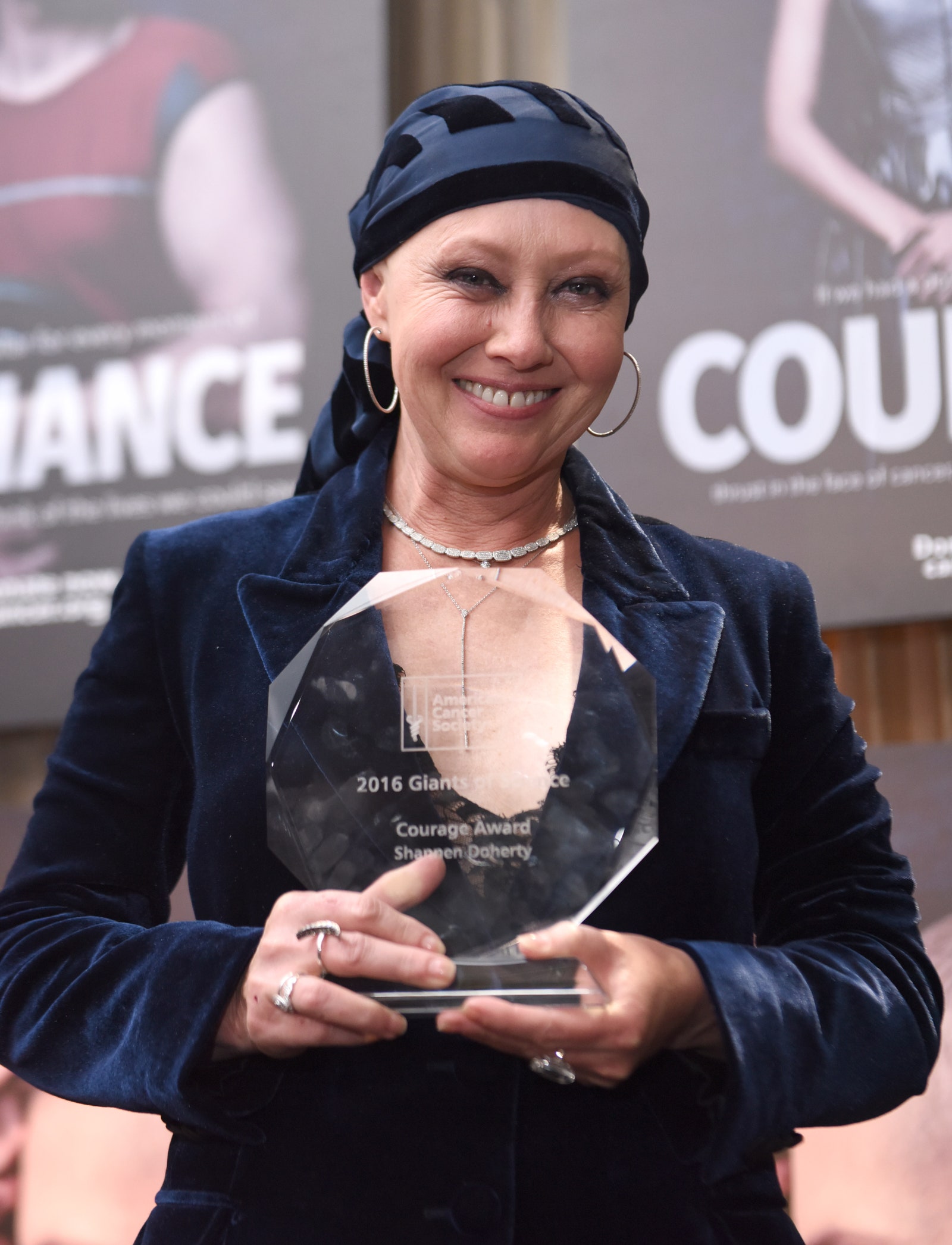 Шэннен Доэрти была удостоена специальной награды за смелось на церемонии вручения премий Американского онкологического...