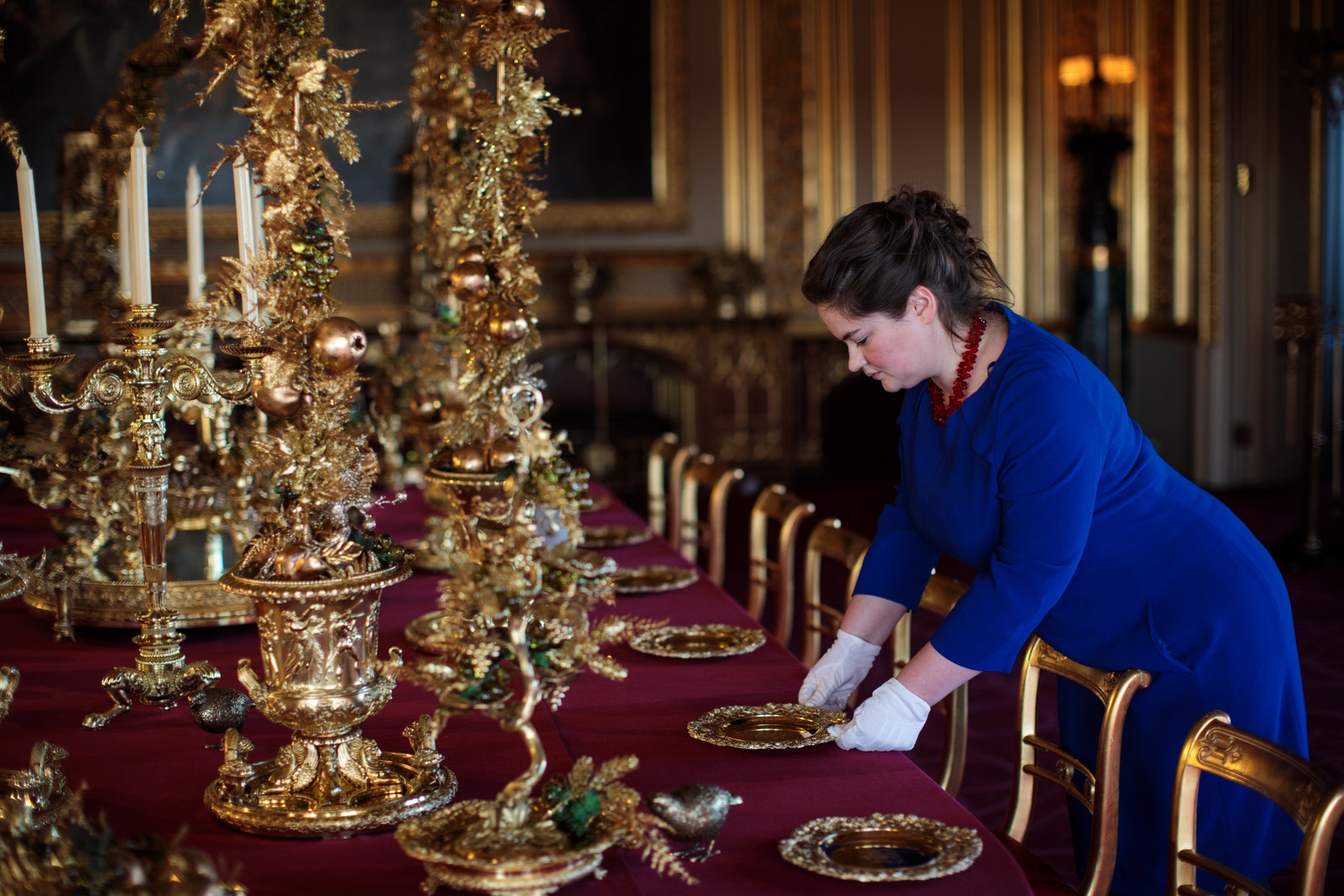 Вакансия в Букингемском дворце королева Елизавета II ищет помощника на кухню