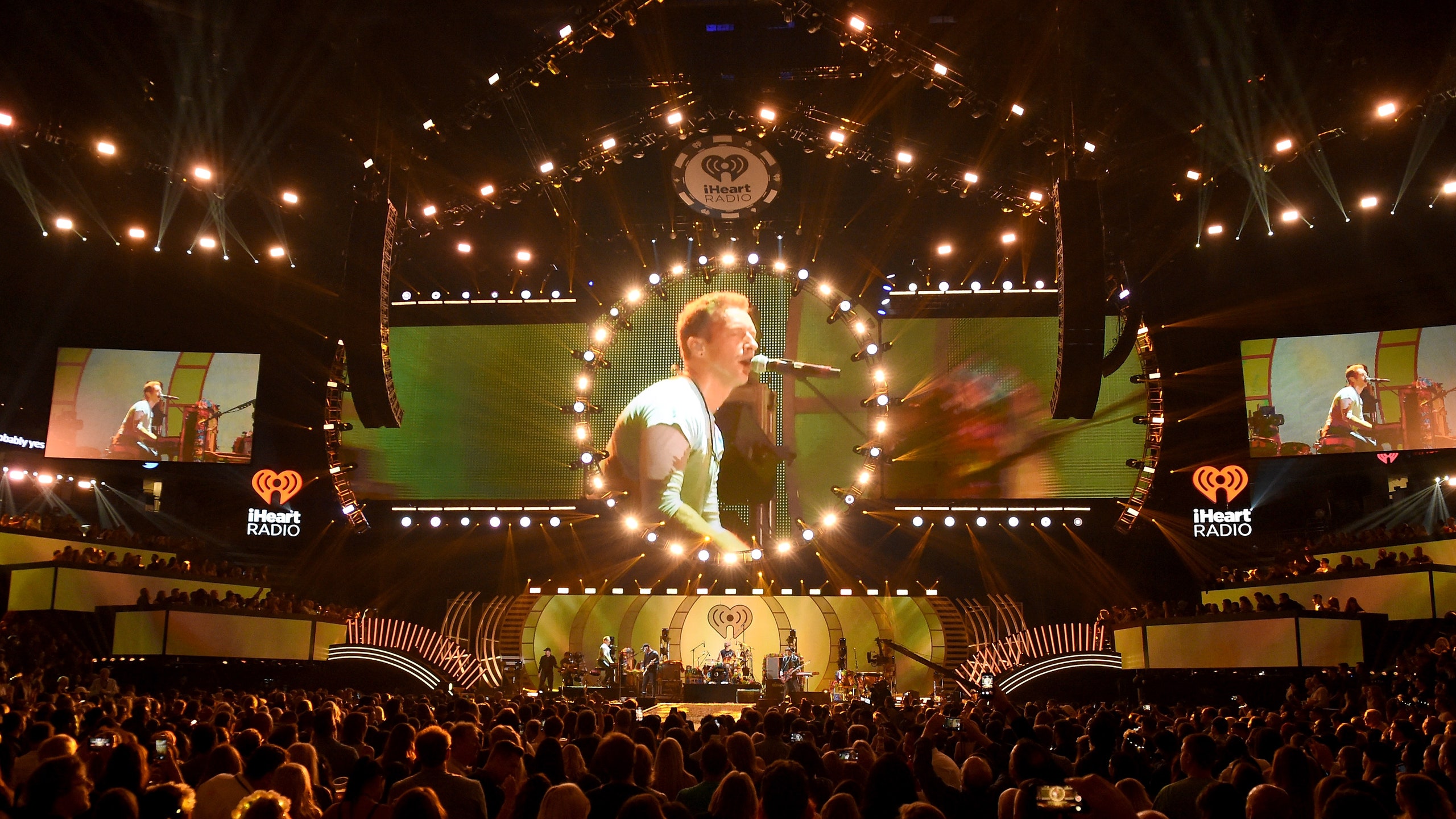 Группа Coldplay приостановила гастроли изза влияния концертов на экологию