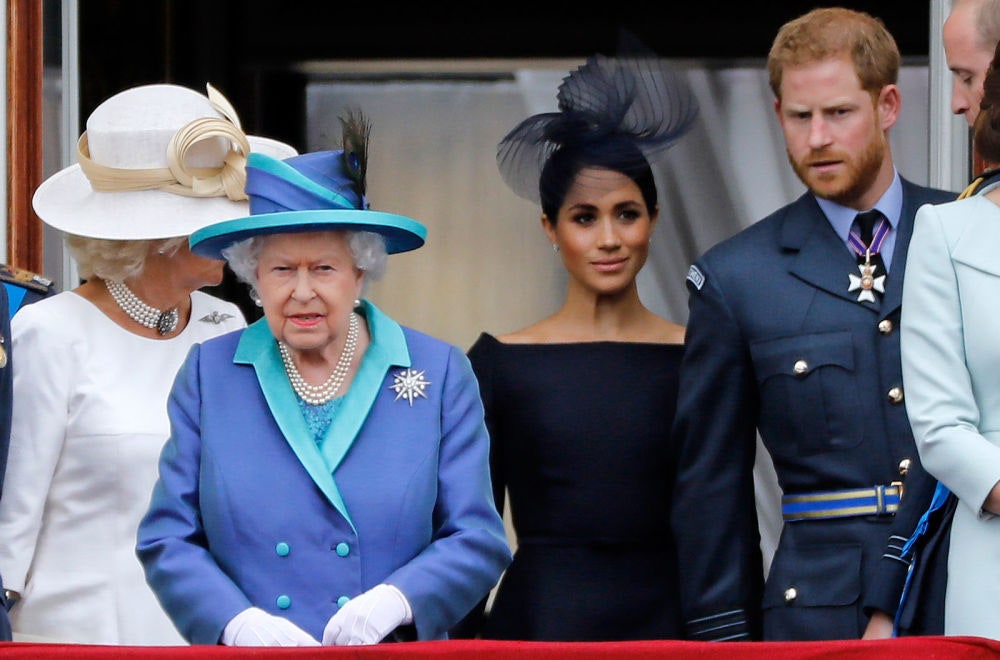 Королева Елизавета II официально прокомментировала заявление Меган Маркл и принца Гарри