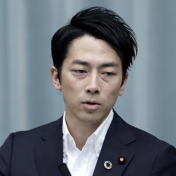 Министр Японии станет первым на этой должности мужчиной, который уйдет в декретный отпуск