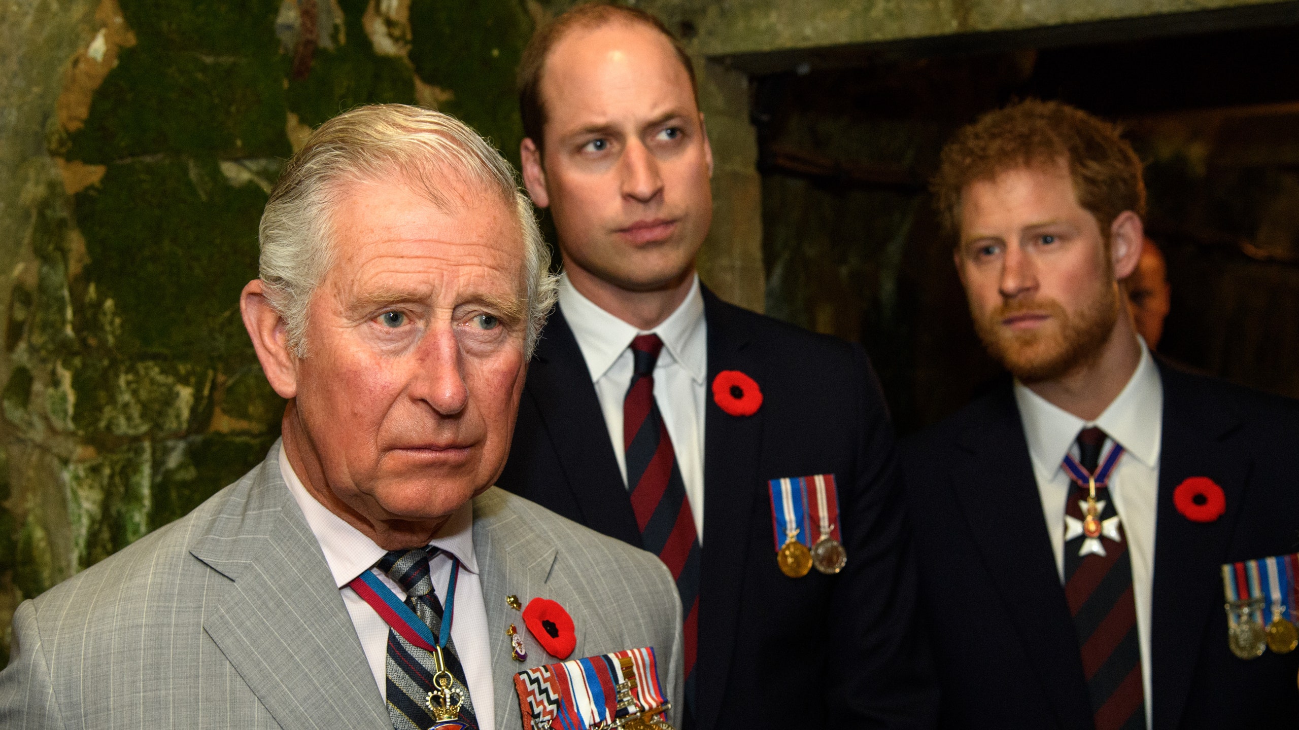 Принц Чарльз рассержен изза скандала вокруг отношений принцев Уильяма и Гарри