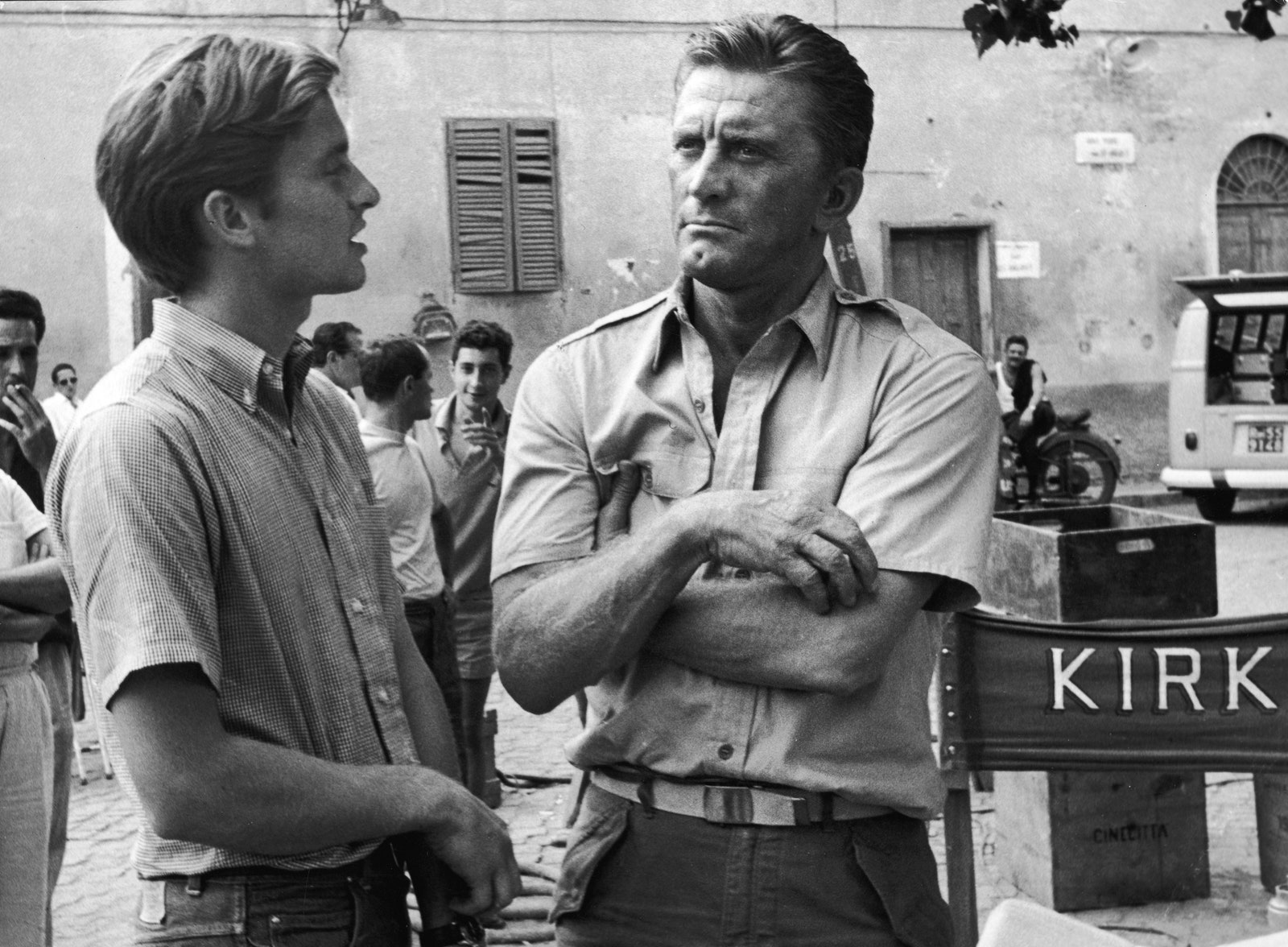 Майкл и Кирк Дугласы 1965 год