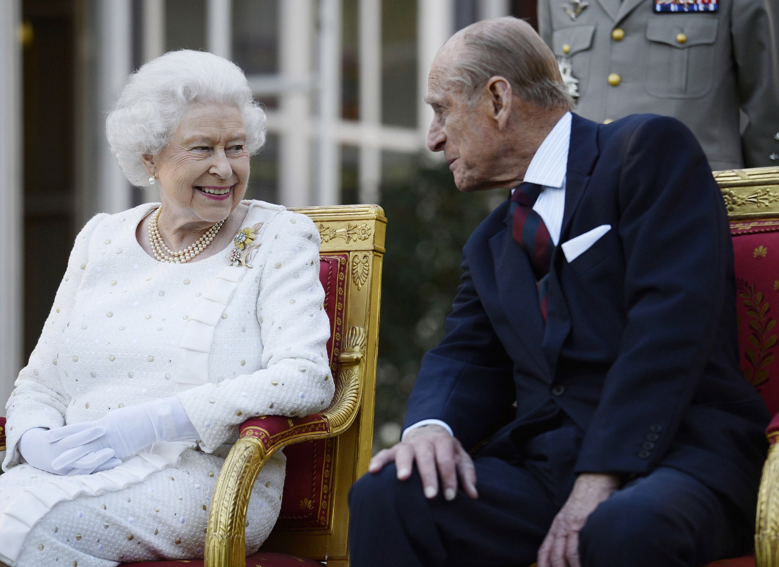 Самые трогательные фотографии принца Гарри Меган Маркл и других членов королевской семьи за уходящее десятилетие