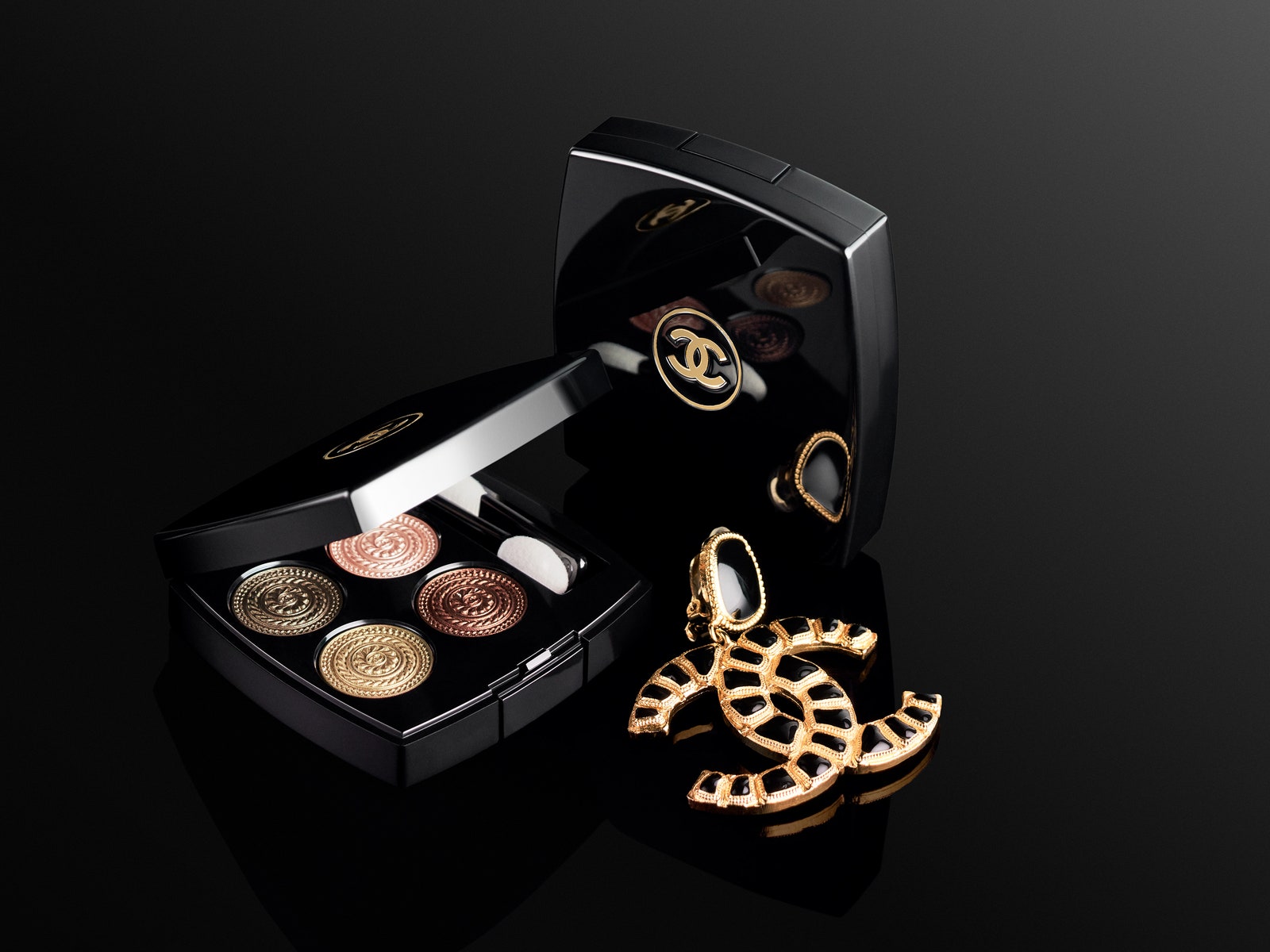 Новогодняя коллекция макияжа Les Ornements De Chanel от Chanel