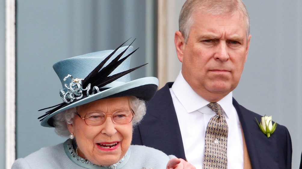 Чем грозит британской монархии секс-скандал с сыном Елизаветы II | Европейская правда