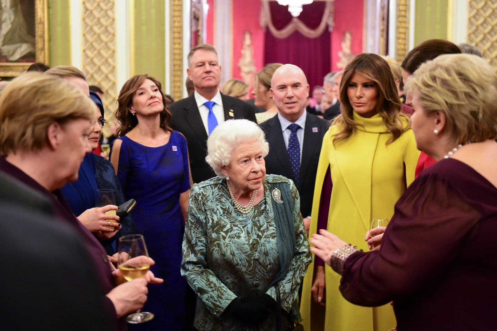 Королева Елизавета II с гостями