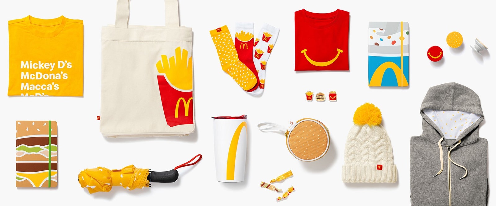 В McDonald's выпустили коллекцию одежды и аксессуаров с изображением популярных блюд