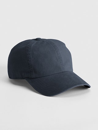 Кепка Gap.