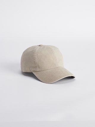 Кепка Gap.