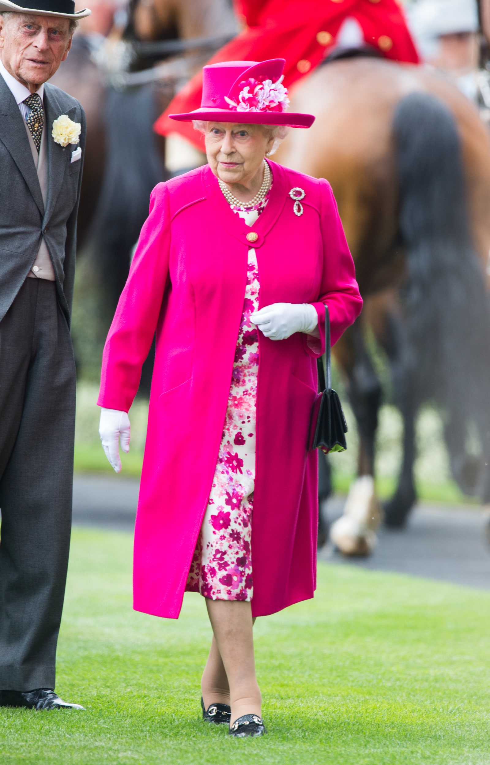 Как создаются образы королевы Елизаветы II — рассказывает ее личный советник по гардеробу