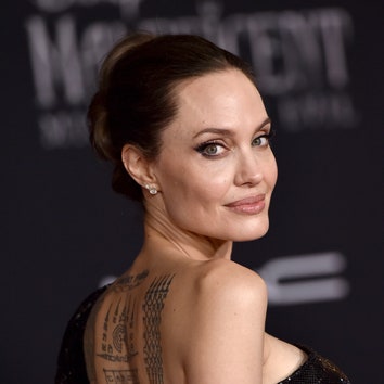 «Я чувствовала себя потерянной»: Анджелина Джоли рассказала, как пережила развод с Брэдом Питтом