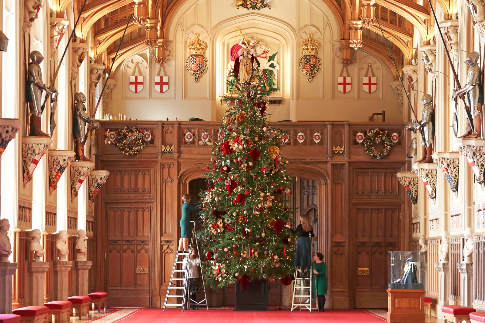 Виндзорский замок украсили к Рождеству