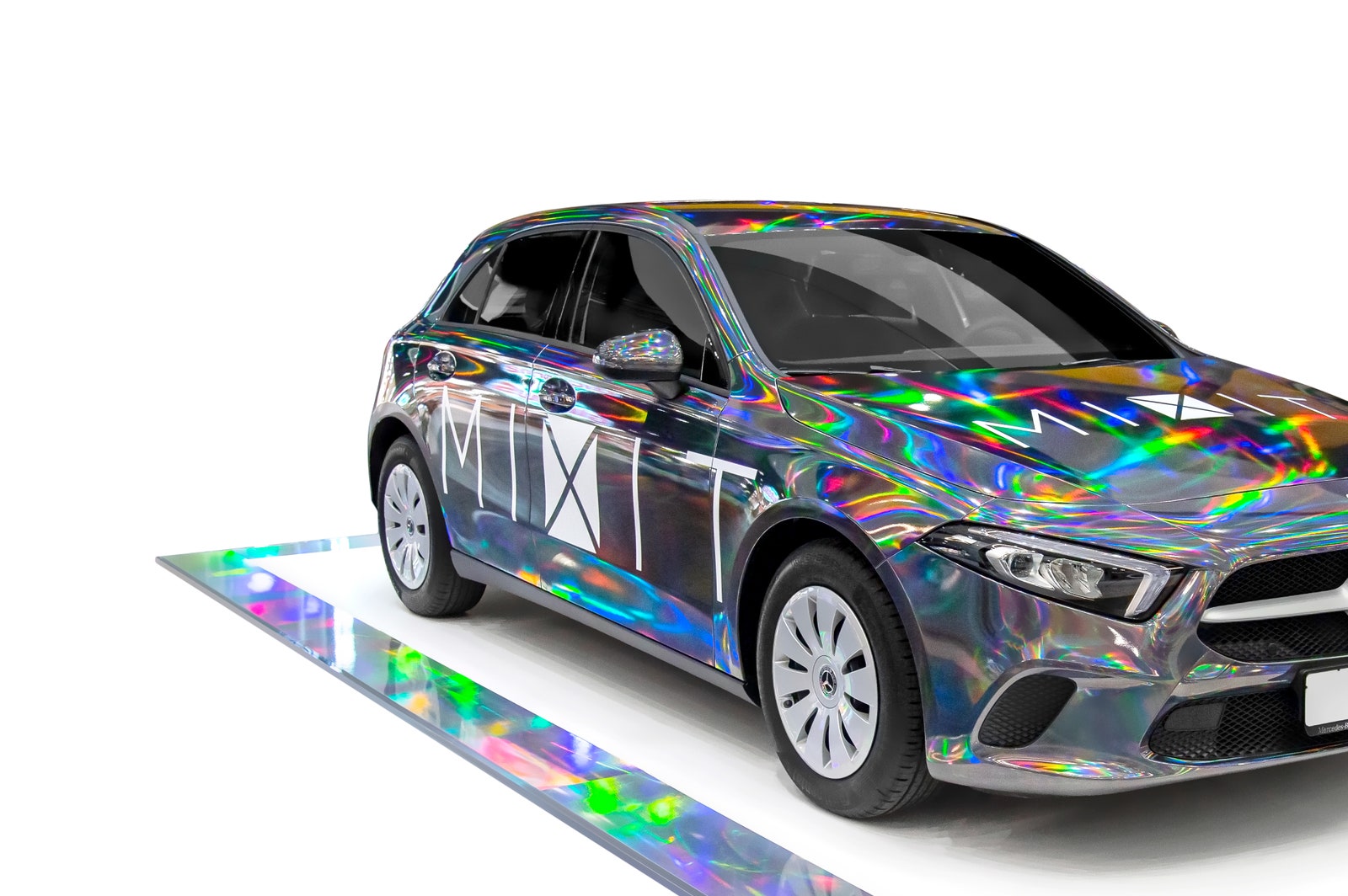 Голографический автомобиль MIXIT дарит возможность стать обладателем машины мечты