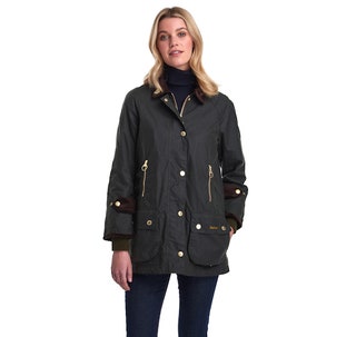 Вощёная куртка Barbour. Цена до скидки 39 990 руб. Цена со скидкой 33 990 руб.