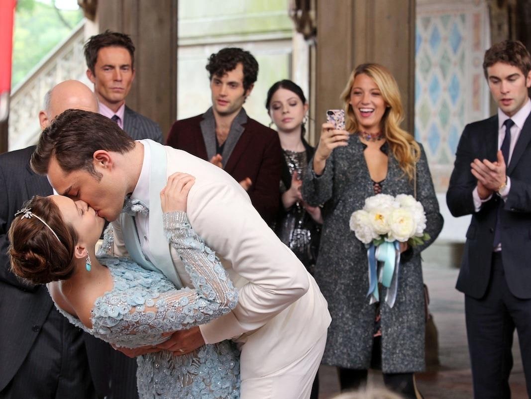 Сплетница»: кто должен был оказаться gossip girl и кто сыграет в новом  сериале | Glamour