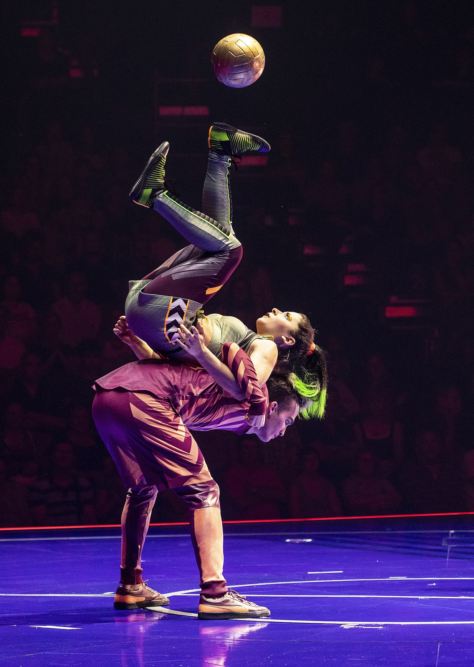 Viber запустил сообщество и стикерпак шоу Messi10 от Cirque du Soleil посвященного Месси